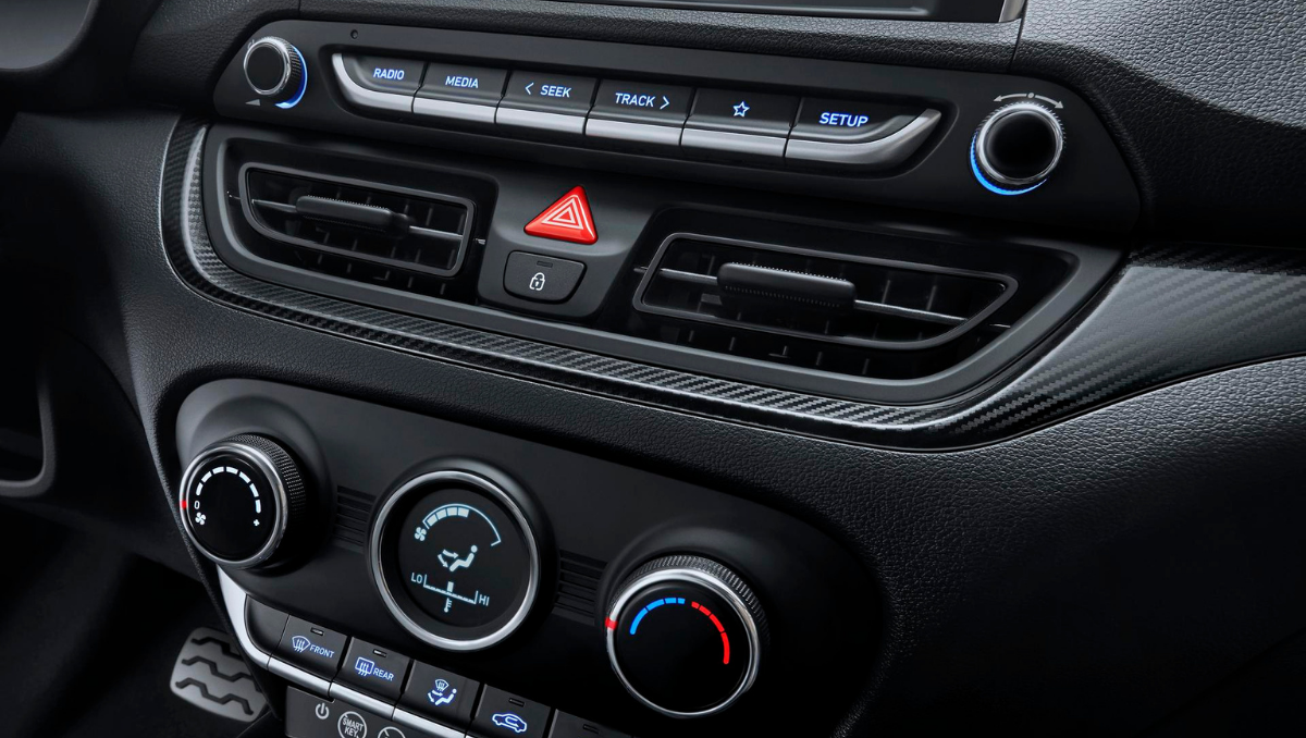 O ar-condicionado automotivo é um grande aliado para o conforto durante os dias quentes, mas quando o carro está parado, ele pode revelar sinais importantes de falhas que muitas vezes passam despercebidas.